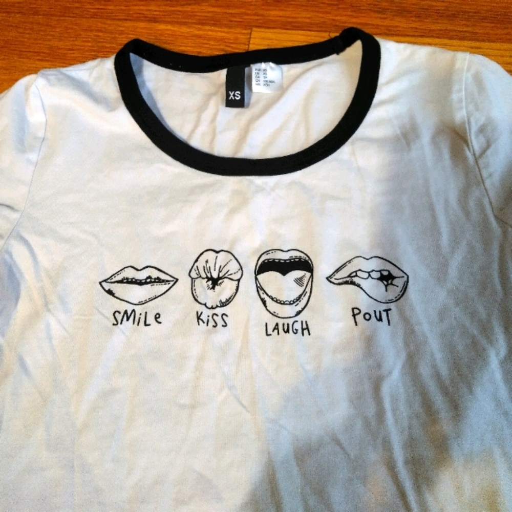 Kiss bodycon tee